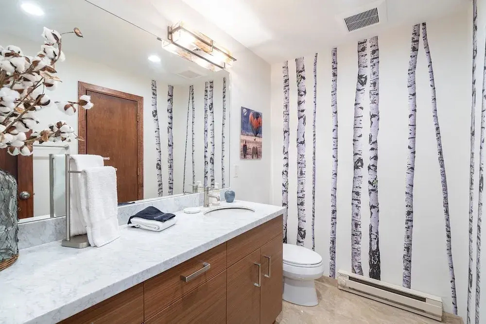Hidden Gem, 4 Min To Lift 7 Garage, Hot Tub, Lux Kitchen, Big + Bright 4 Bedroom Condo by RedAwning