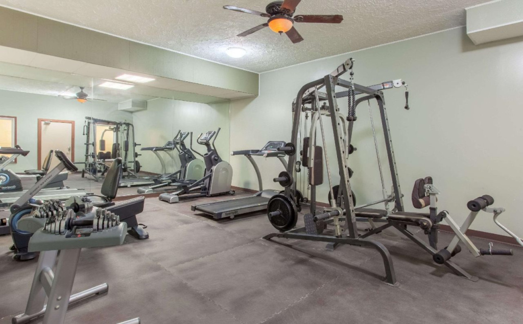 Econo Lodge Inn & Suites
