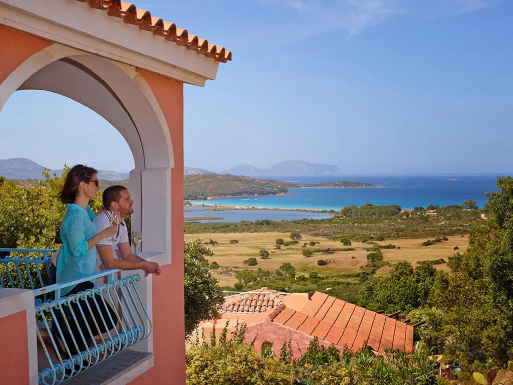 Comfortable apartment with sea view and balcony or terrace
