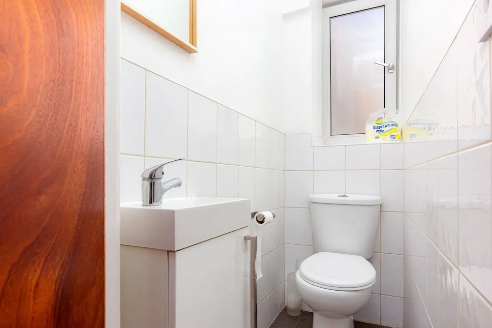Broxbourne House - Deluxe Guest Room 2