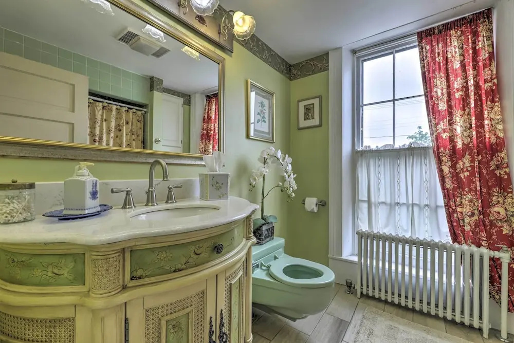 Elegant Norwich House w/ Billiards Room & Ballroom