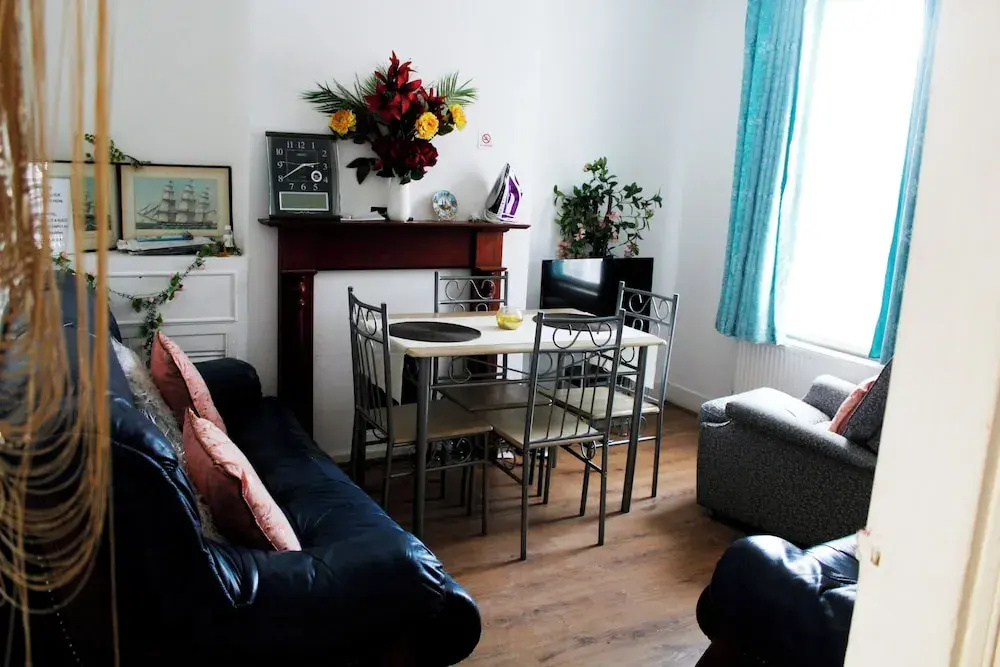 Earlycheckin Spacious House w/ Parking in London