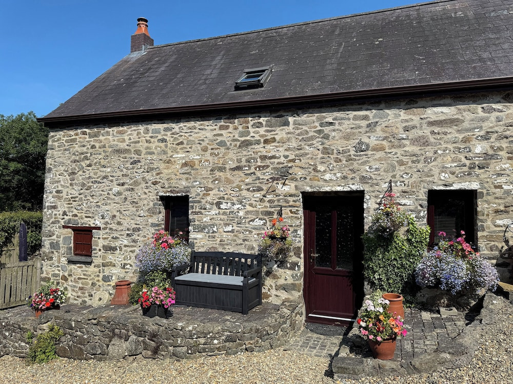 Old Farmhouse Cottage