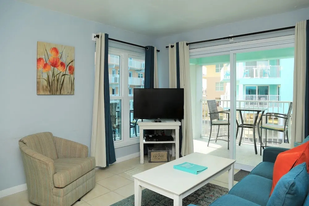 Harbor House B17 2 Bedrooms 2 Bathrooms Condo