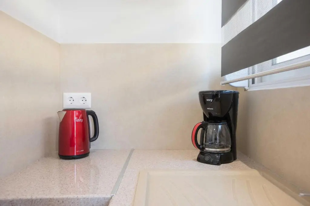 Comfy Central 1 Bedroom Apt with Terrace and View