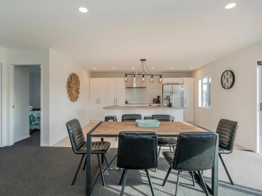 Sundaze Escape - Cooks Beach Holiday Home