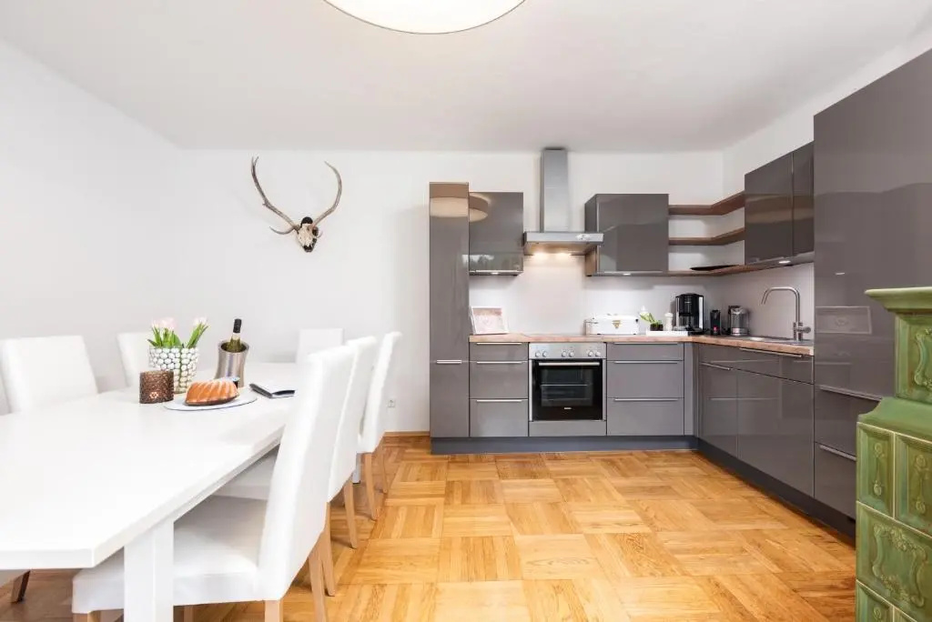 Townhouse RIVA, prime location in the city of Salzburg, 1000m2 backyard