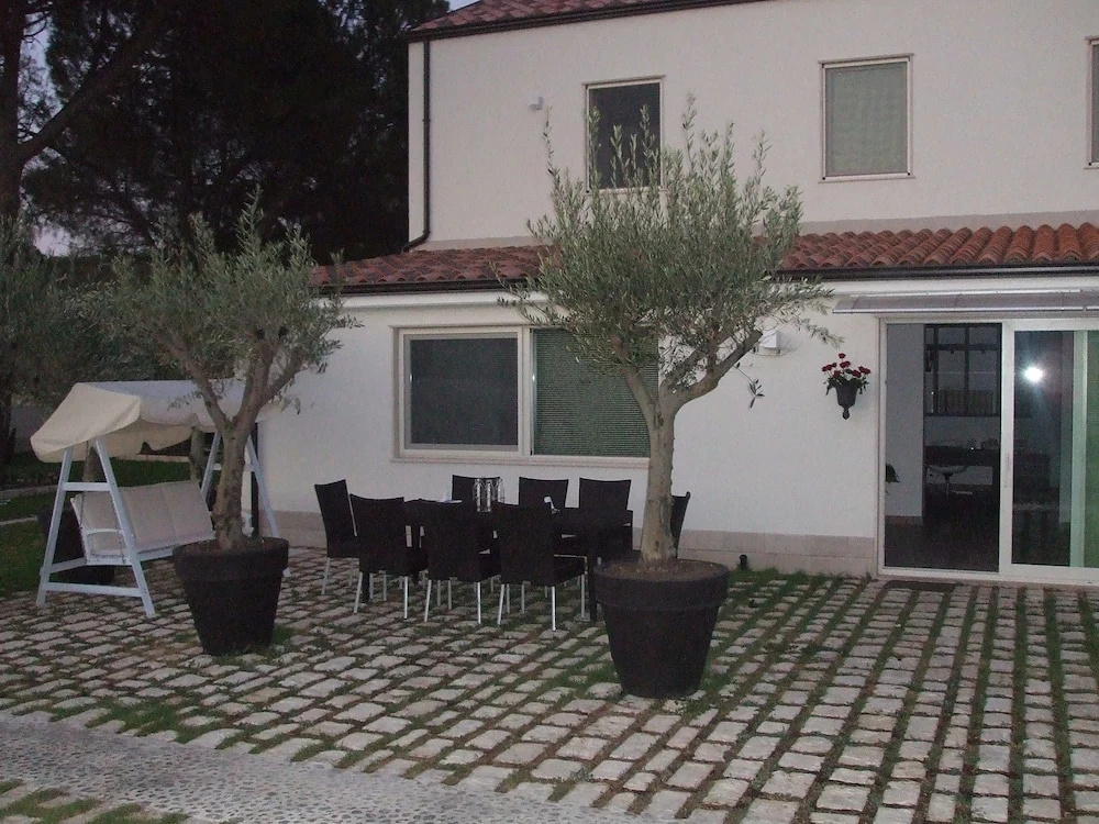 Villa Nikes