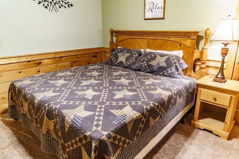 Er97 - Squirrel's Retreat - Close To The Action In Pigeon Forge! 2 Bedroom Cabin by RedAwning