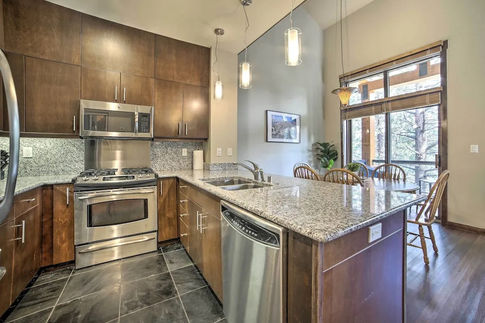 Modern Mammoth Lakes Condo: Ski, Hike, & More!