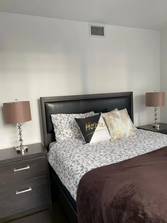 Toronto Downtown near Rogers Centre High rise lakeview condo