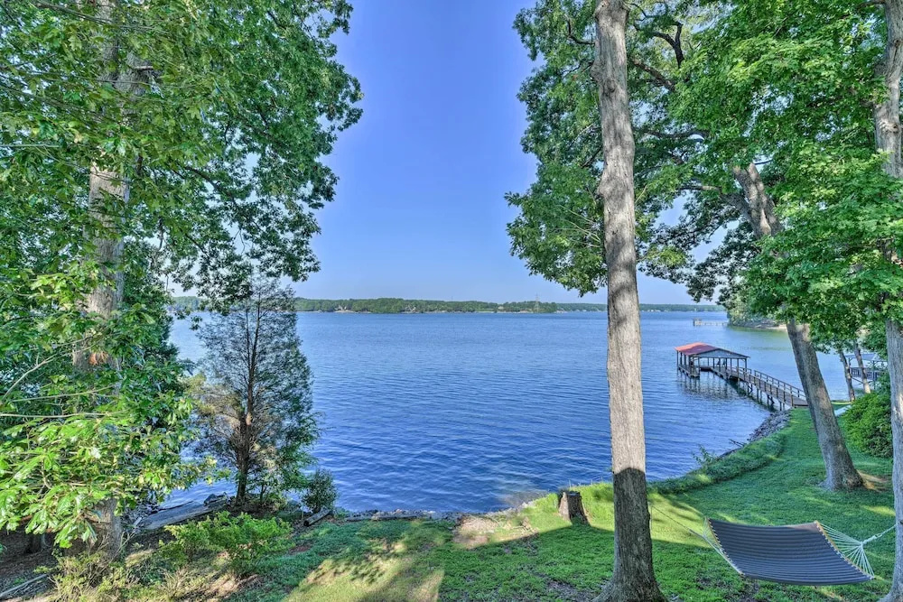 Dreamy Lake Norman Cottage w/ Panoramic Lake Views