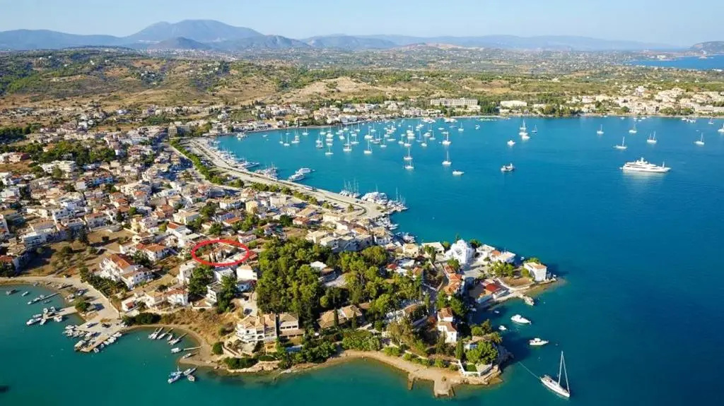 Studio with sea view enclosed garden and wifi at Porto Heli