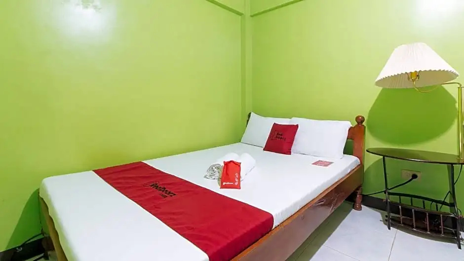 RedDoorz Plus near Municipality of Luisiana Laguna