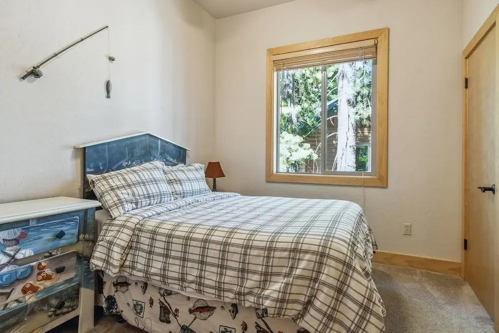 Dog Friendly Summer Vacation Hub Near Town 4 Bedroom Home by Redawning