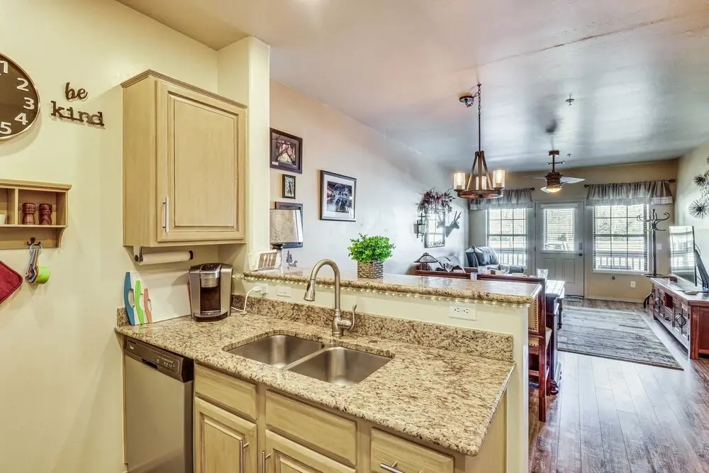 Pet-friendly Overgaard Condo: Porch & Lake Access