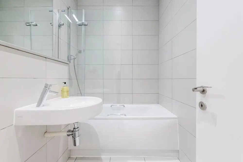 Stylish 3 Bed 3 bath in Kens High St