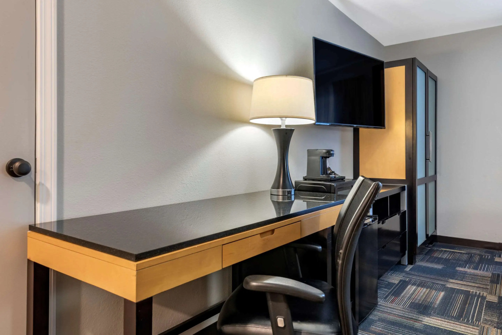 Quality Inn & Suites Evansville Downtown