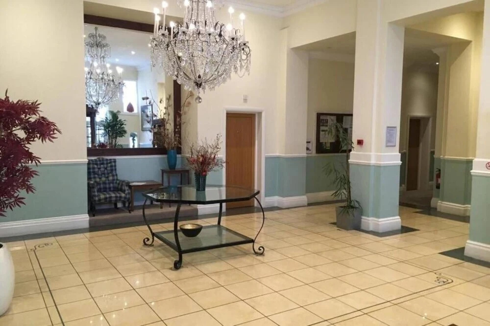 3-bed Apartment 5 Mins Walk to Boscombe Beach