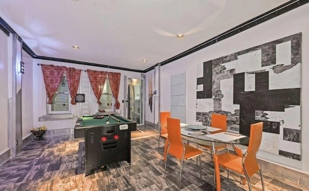 Stylish 4 bedroom home near Philadelphia
