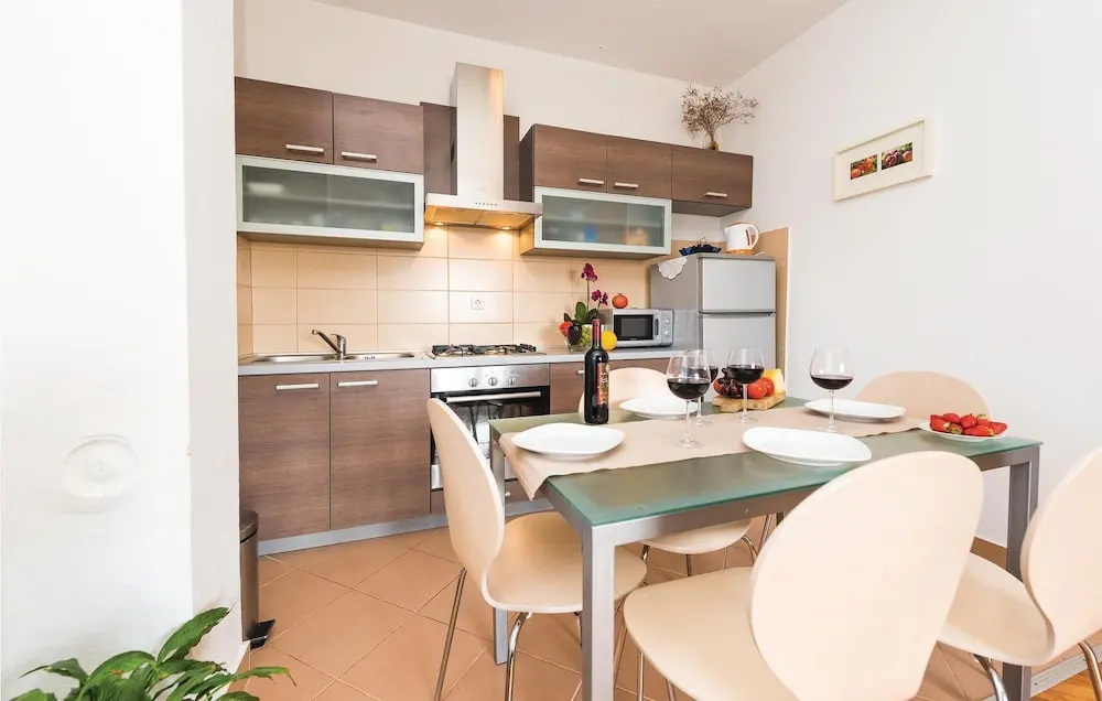Awesome Apartment in Sukosan With 3 Bedrooms and Wifi