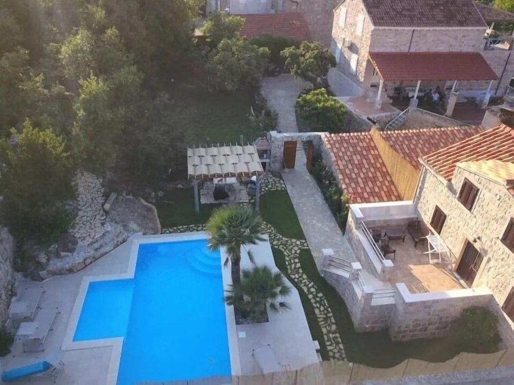 Villa Guardian