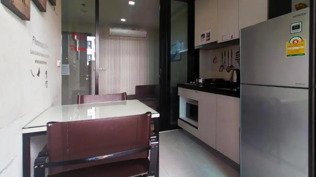 Pattaya Beach Sea View Rooftop Pool Resort