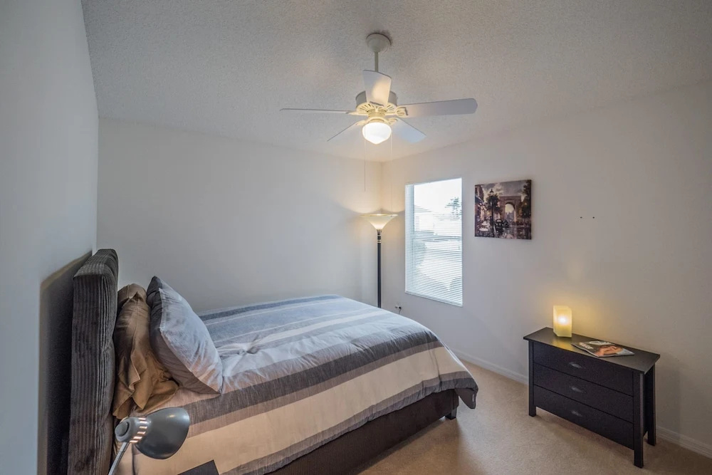 Audrey Lane 555 by White Pelican VR