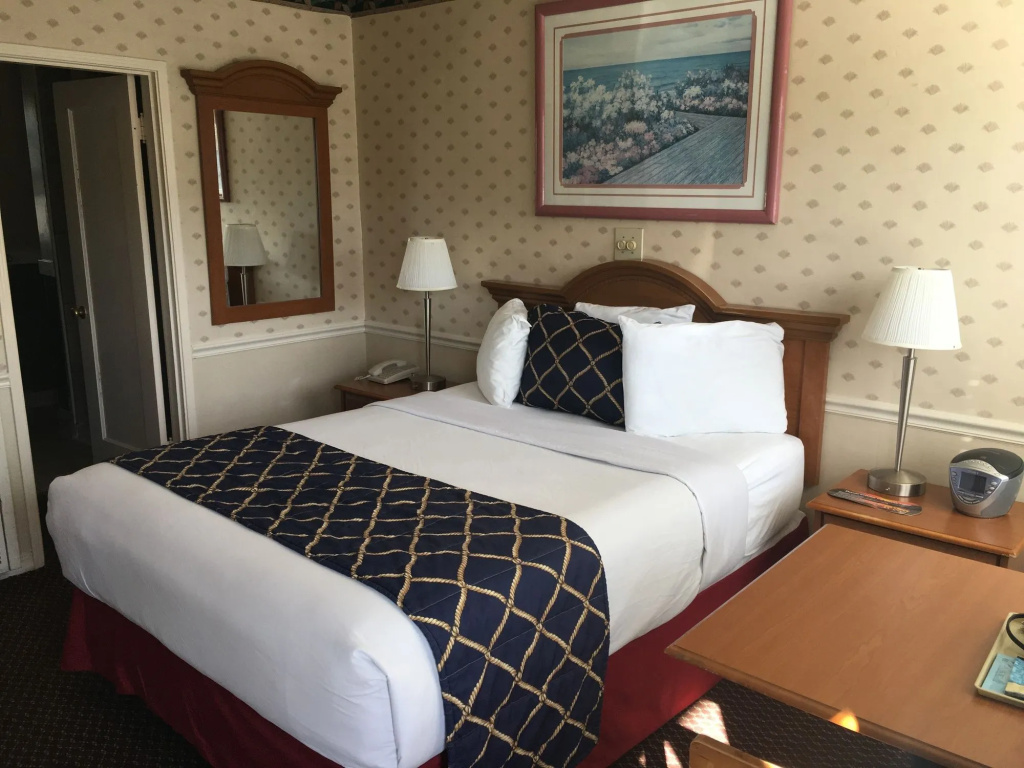 The Palomar Inn