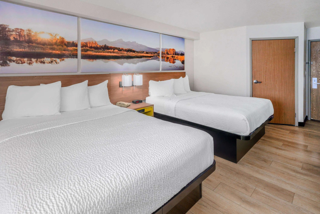 Days Inn & Suites by Wyndham Greeley