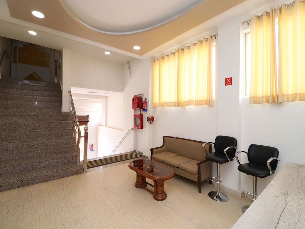 OYO 13406 Hotel Golden Leaf