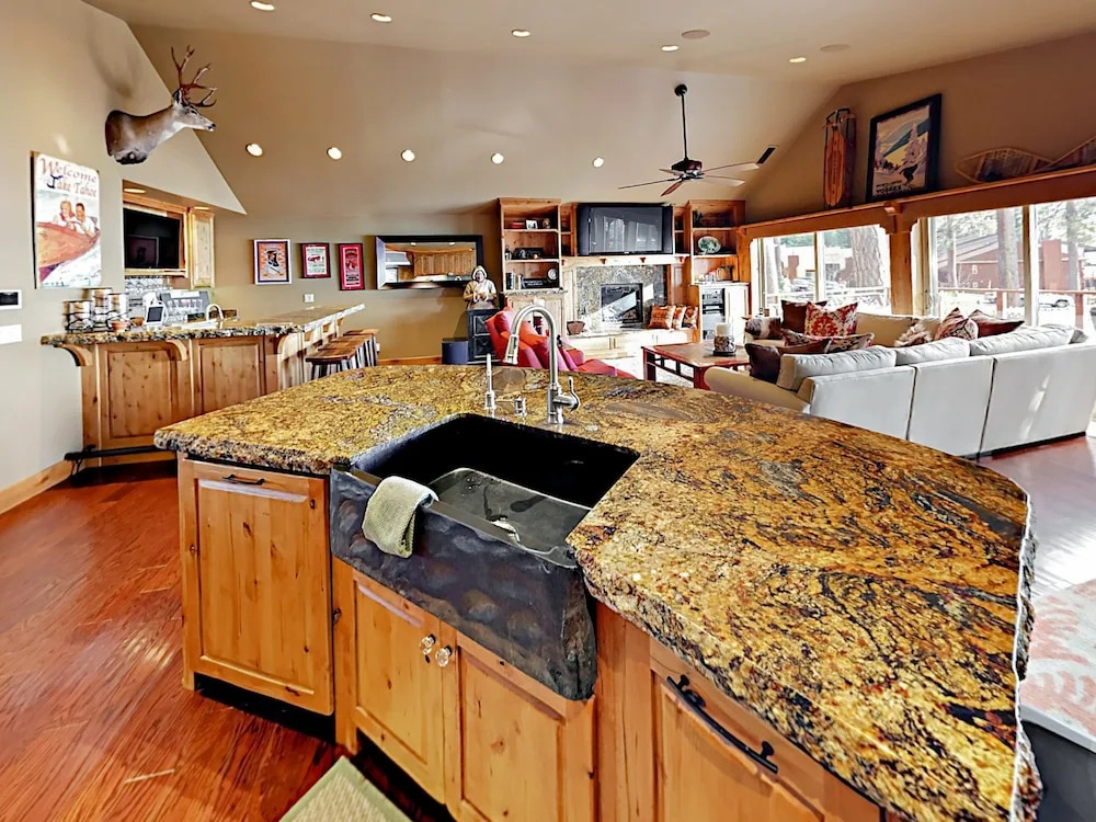 Lakefront 4BR Kings Beach Condo by RedAwning