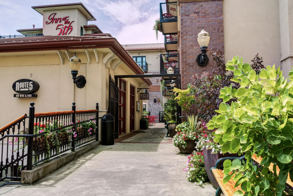 Inn at the 5th
