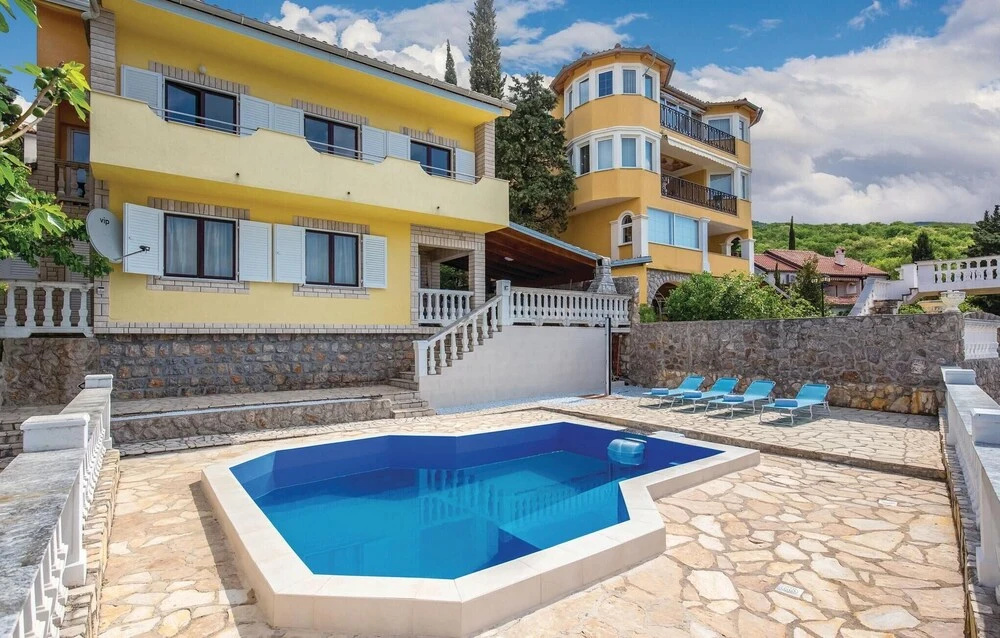 Beautiful Home in Smokvica With Wifi and 6 Bedrooms
