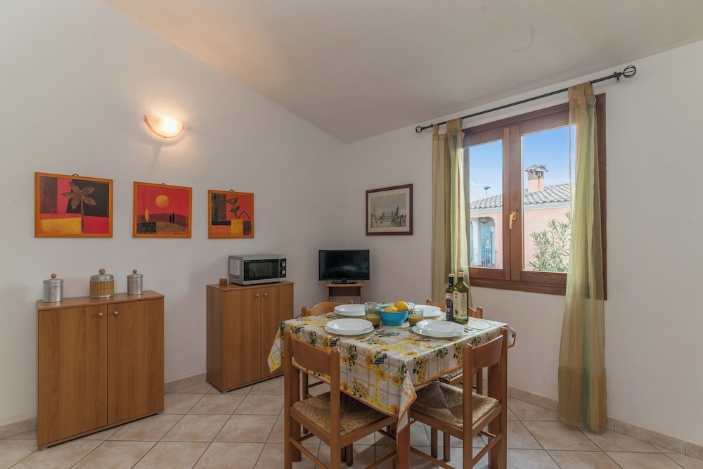 Il Glicine 1.5 Km From The Beach