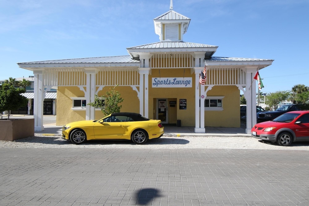 Gulf Breeze Ami-2bd-2ba-condo-private Beach Access-heater Pool-water Views From Every Window