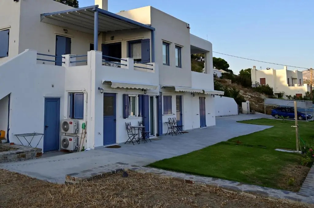Isidoros Apartments