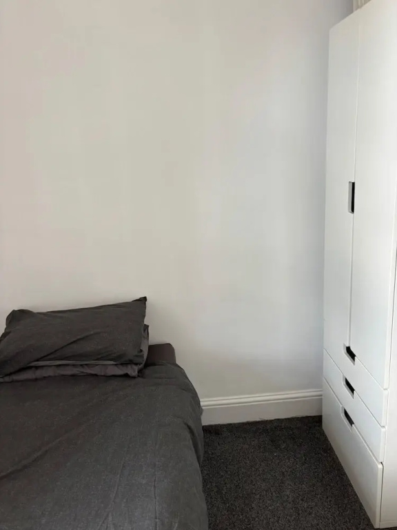 Modern 2-bed Victorian Apartment - Sleeps 6 & Pets