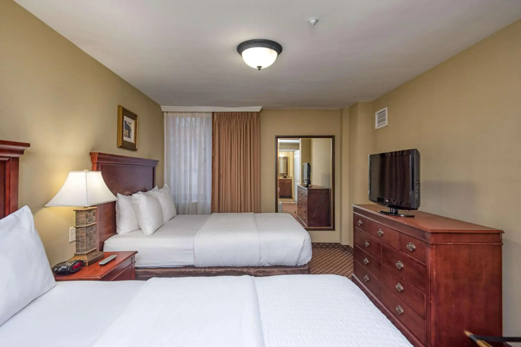 Clarion Collection Hotel Arlington Court Suites