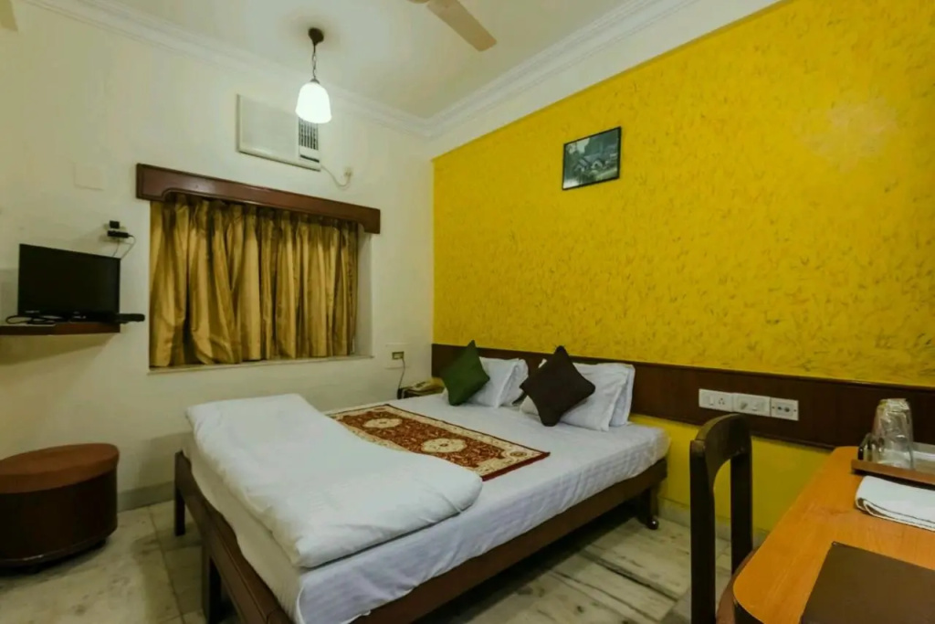 Hotel Mogul Palace - Near Masjid Bunder Mumbai