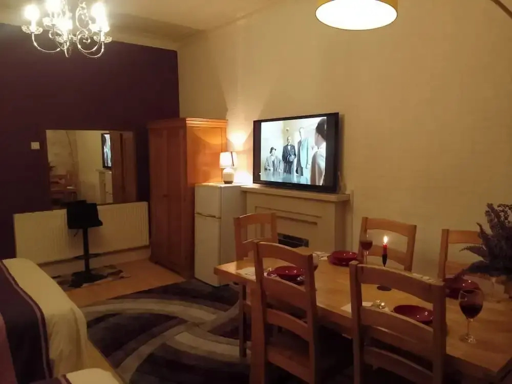 2 Bedroom Exec Suite-sleeps 7-pets-parking-wifi