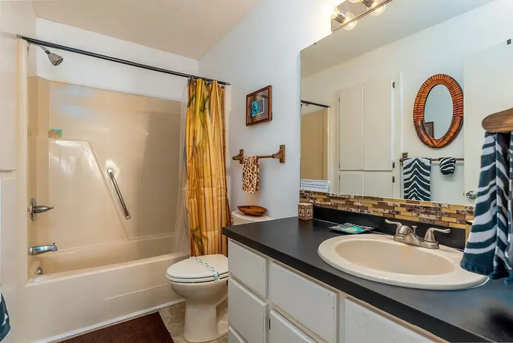 Seafari - Pet Friendly! Quiet Area Mere Feet To The Beach - Beach Side - No Busy Street To Cross! 2 Bedroom Home by RedAwning