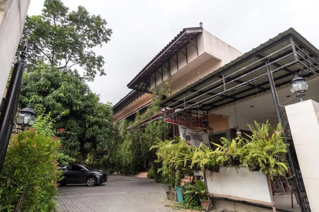 OYO 994 Huber Apartment