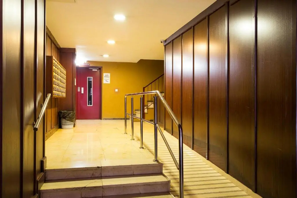 Spacious 4 Bedroom Apartment Fira BCN & Camp Nou
