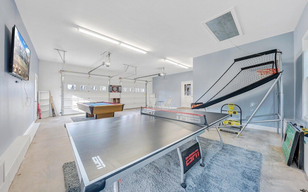 Lake Lookout - Private Home With Lake Views & Game Room
