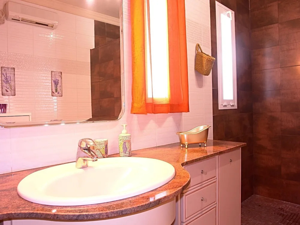 Boutique Holiday Home in Sant Pere Pescador With Garden and Garage