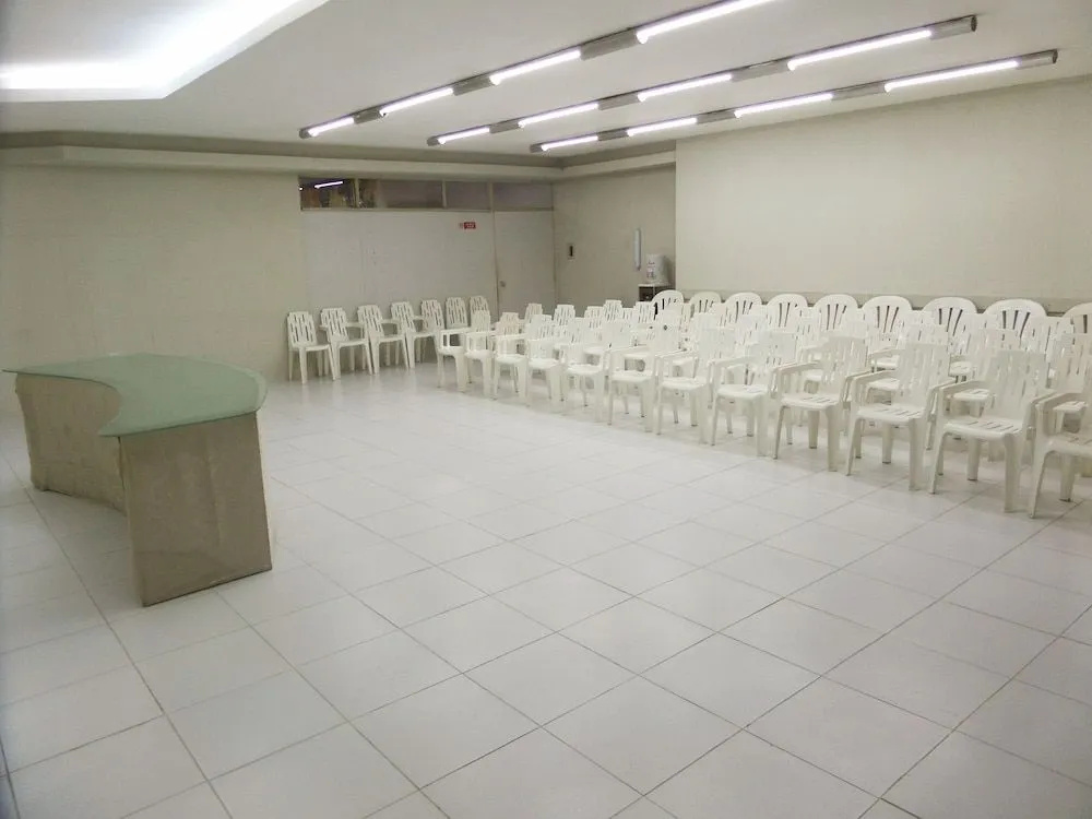 Center Plaza Hotel