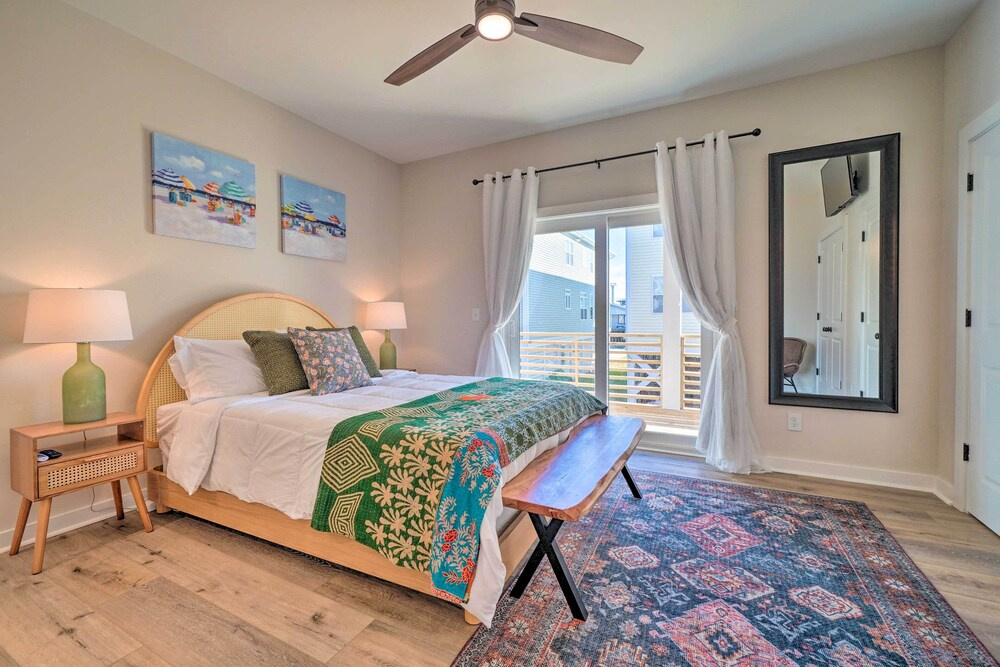 Modern Home with Rooftop Deck, Walk to Beach!