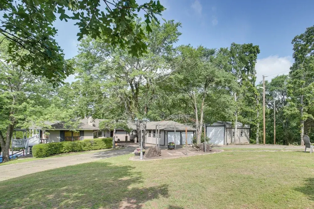 Private Pool Lakefront Home in Hot Springs!
