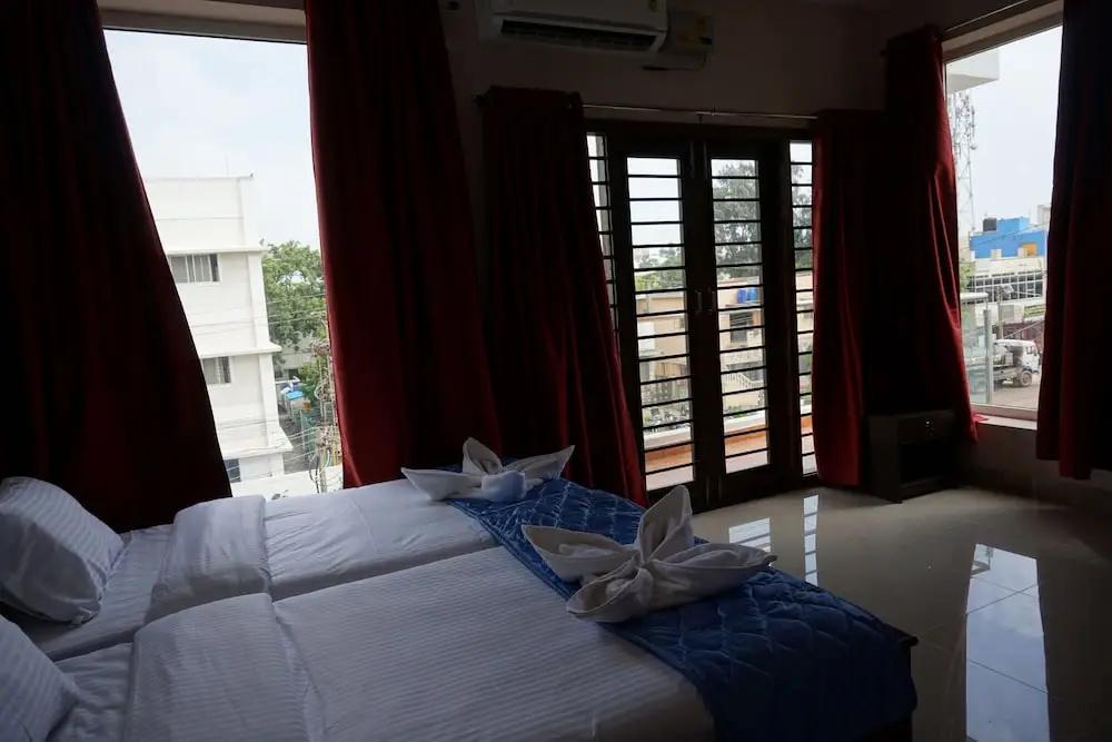 Solitaire Service Apartments